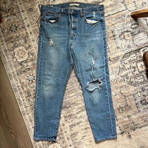 Levis premium denim distressed wedgie jeans size 32